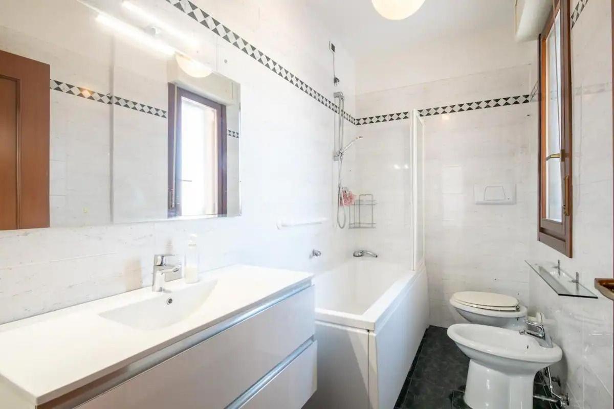 Suite Con 2 Balconi - 6 Guest Prato  Esterno foto